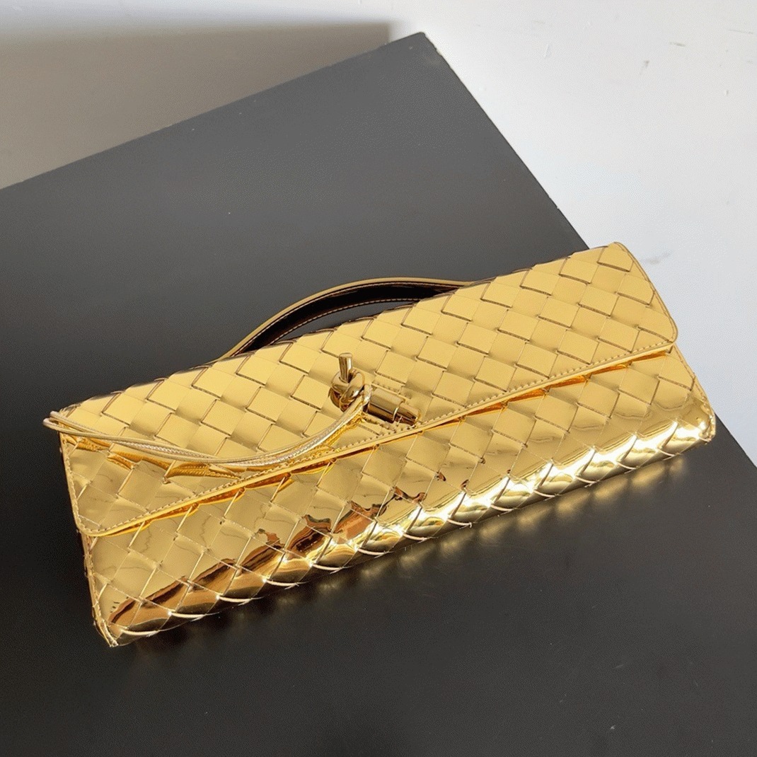 Fake B0tt*ga Ven*ta Andiamo Clutch with Handle Gold