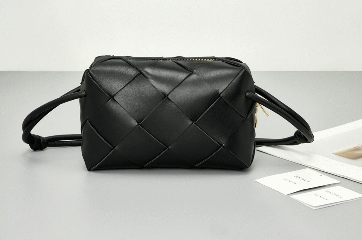 Fake B0tt*ga Ven*ta Small Cassette Camera Bag Black