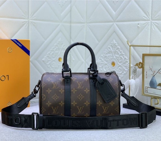 L0vis Vvtt0n Monogram Canvas Keepall Bandouliere 25 In Black