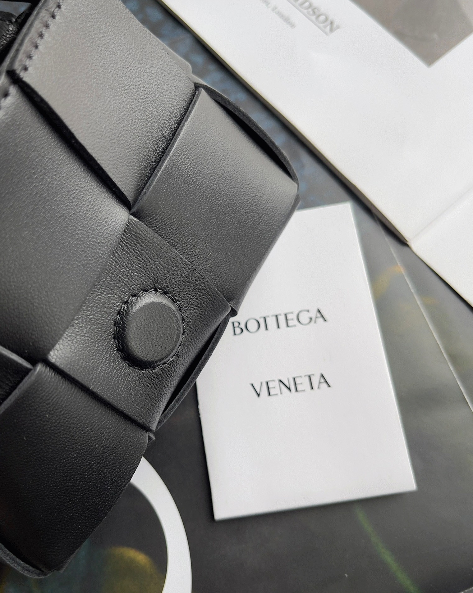 Top Quality Replica B0tt*ga Ven*ta Candy Cassette Bag In Black