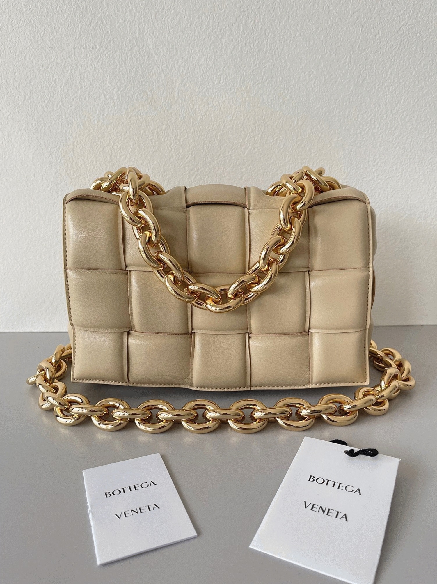 Top Quality Faux B0tt*ga Ven*ta Chain Cassette Bag In Porridge