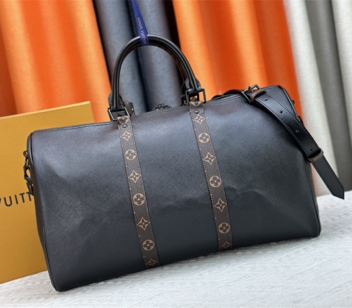 L0vis Vvtt0n Taiga Leather Keepall Bandouliere 45 In Black And Monogram Macassar Canvas