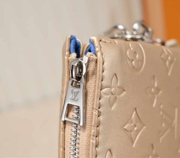 L0vis Vvtt0n Coussin PM Bag In Light Gold With Jacquard Strap