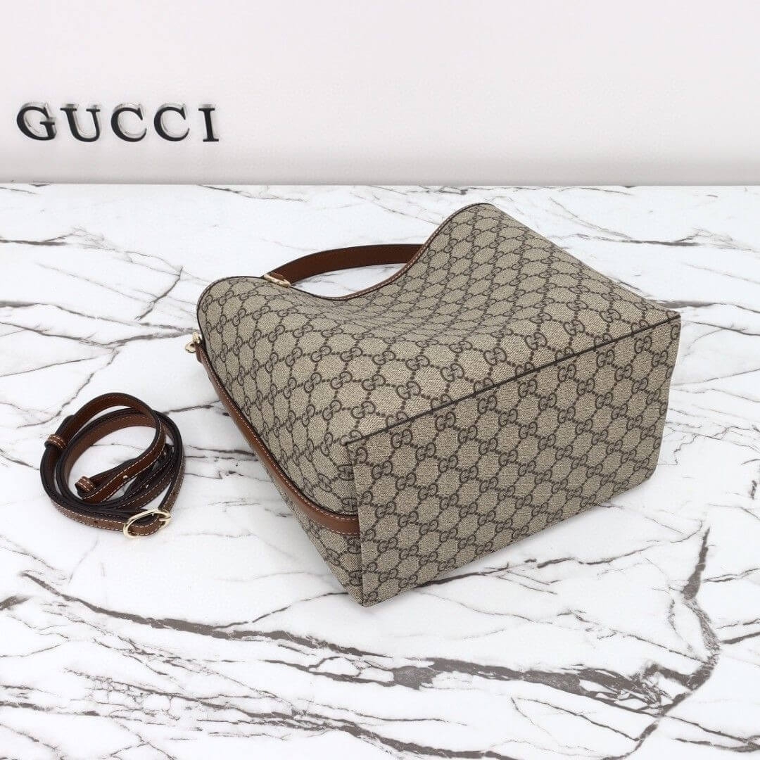 GG Emblem small shoulder bag