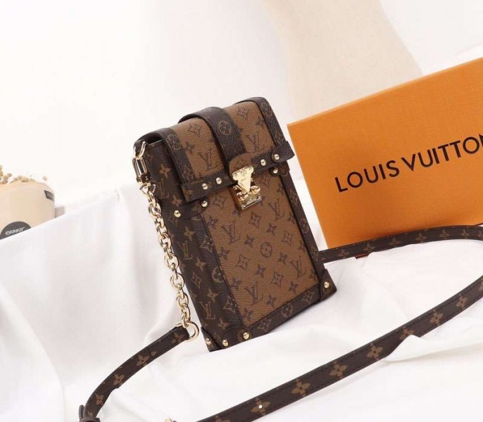 L0vis Vvtt0n Monogram Reverse Canvas Vertical Trunk Pochette