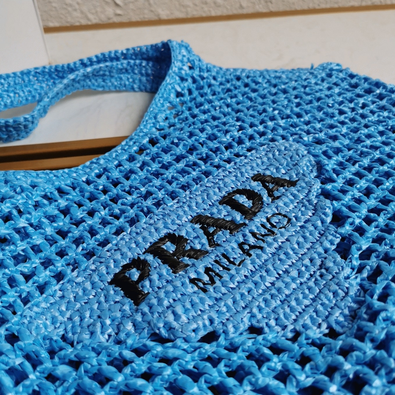 Pra*a Large Tote Bag in Blue Woven Raffia