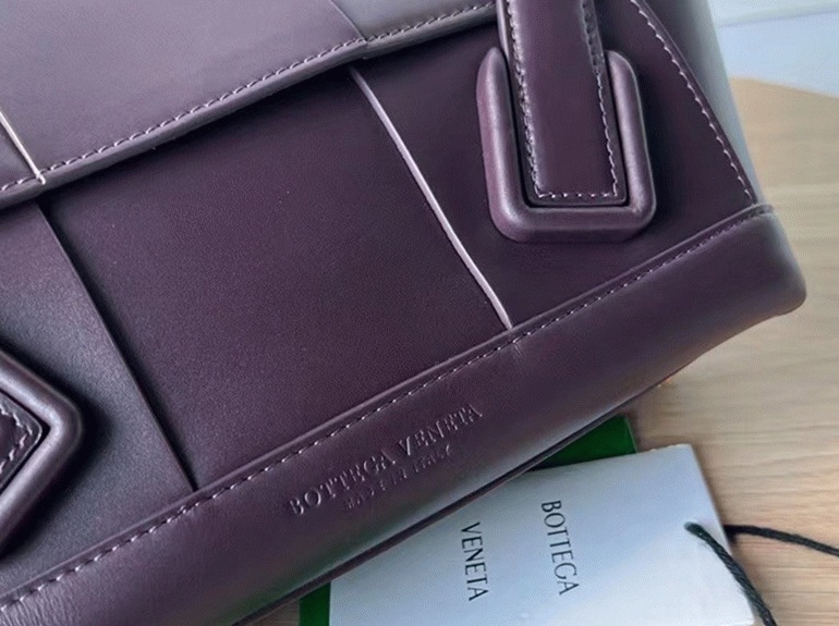 Top Quality Knockoff B0tt*ga Ven*ta Arco Small Bag In Grape Intrecciato Calfskin