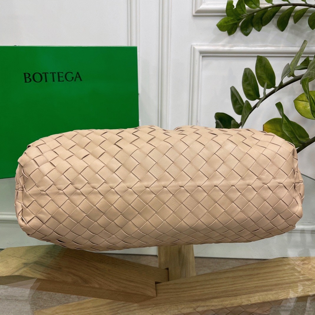 Fake B0tt*ga Ven*ta Large Pouch Clutch Bag Beige