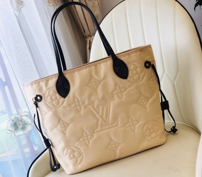 L0vis Vvtt0n Econyl Regenerated Nylon Neverfull MM Tote In Cream