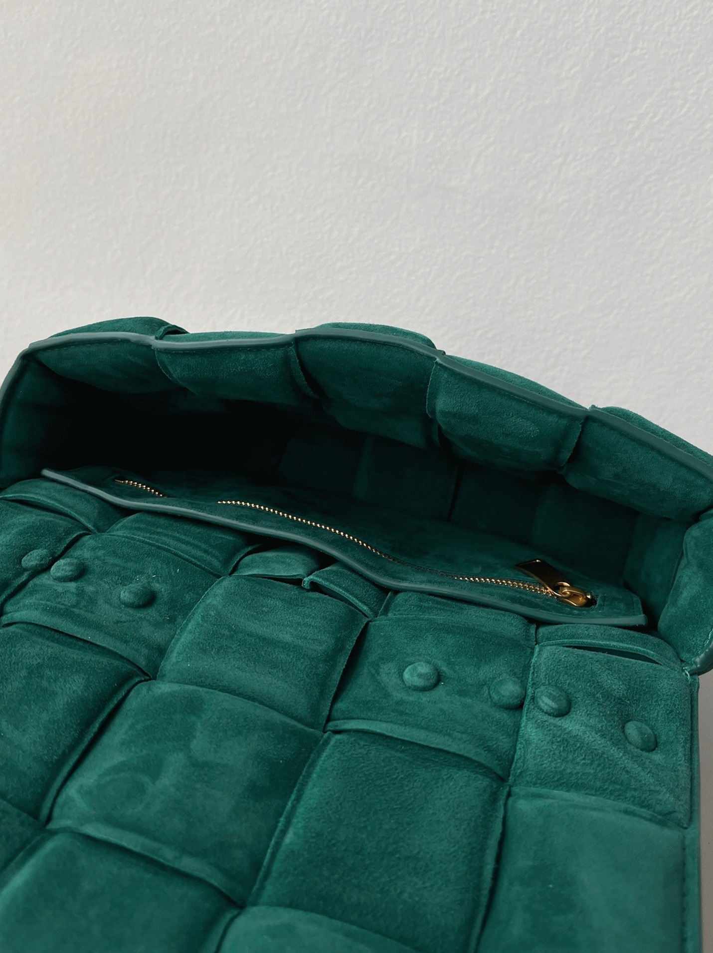 Top Quality Fake B0tt*ga Ven*ta Chain Cassette Bag In Green