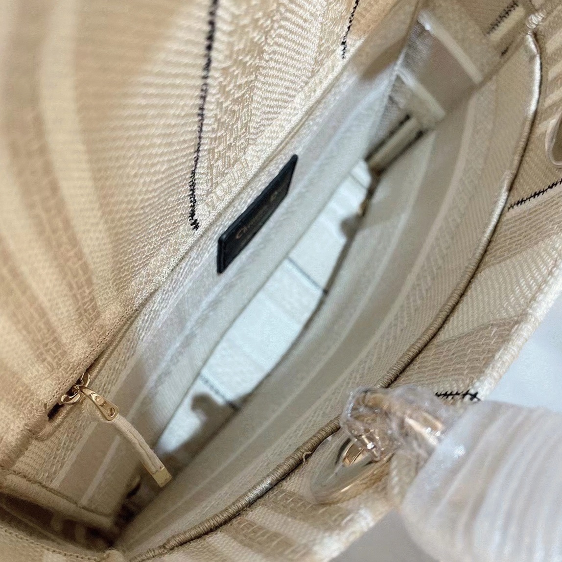 D10r Lady D-Lite Medium Bag Knockoff in Beige Stripes Embroidery