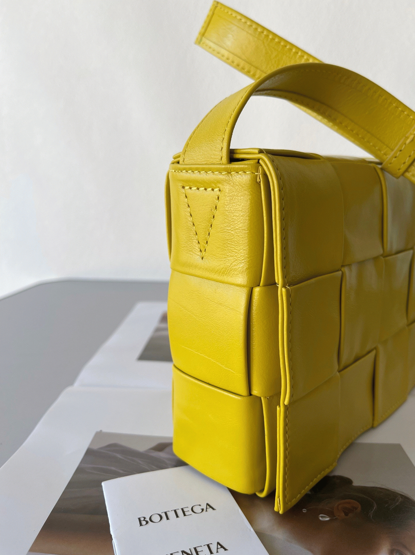 Top Quality Fake B0tt*ga Ven*ta Cassette Bag In Yellow