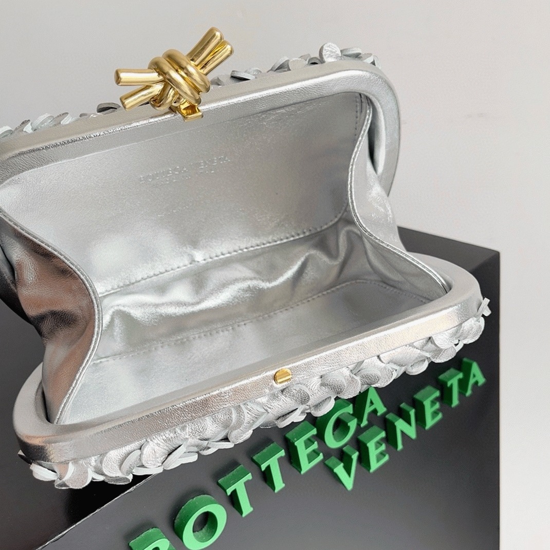 Replica B0tt*ga Ven*ta Knot Minaudiere Clutch Silver Sequins