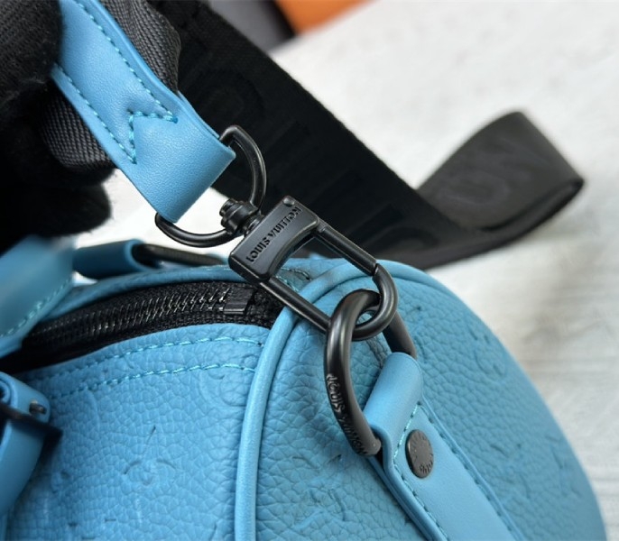 L0vis Vvtt0n Taurillon Monogram Leather Keepall Bandouliere 25 In Turquoise