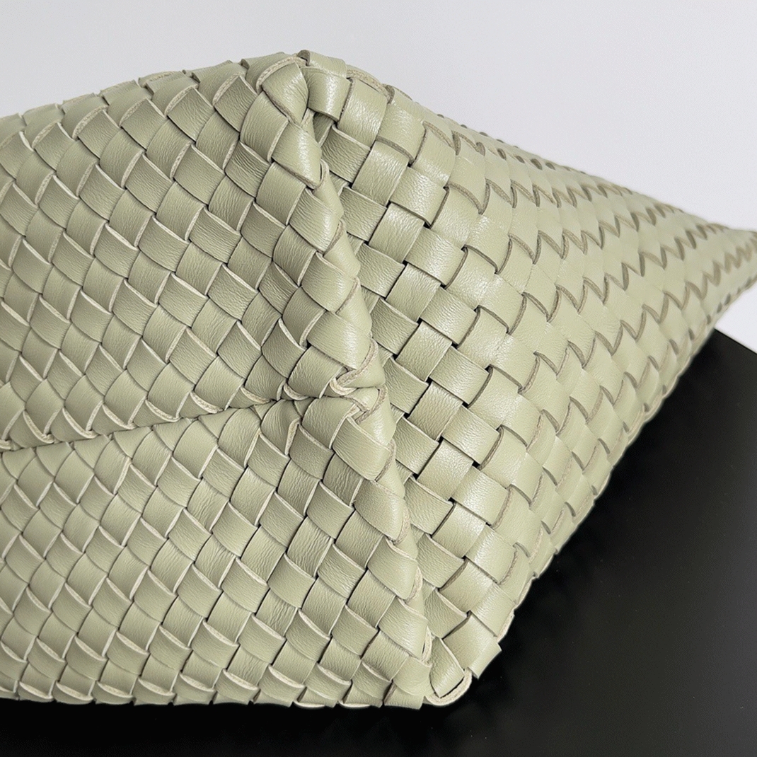 Top Quality Replica B0tt*ga Ven*ta Cabat Large Bag In Travertine Intrecciato Lambskin