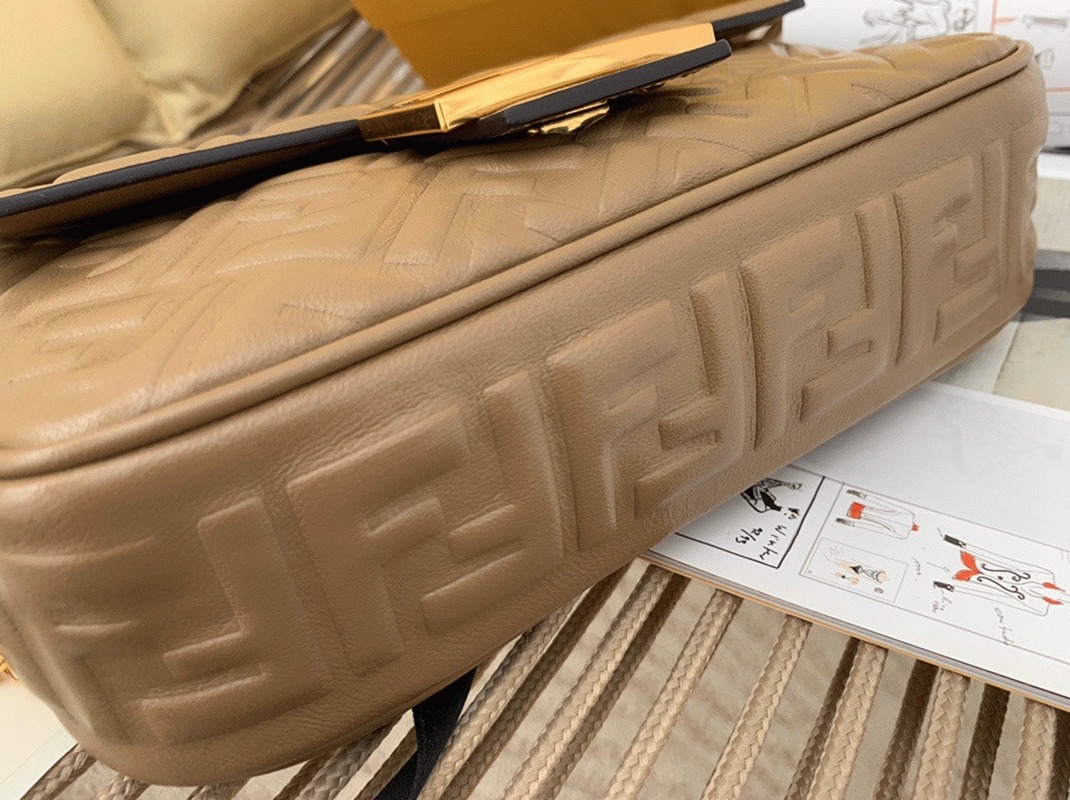 Top Quality F**di Baguette Chain Midi Bag In Taupe