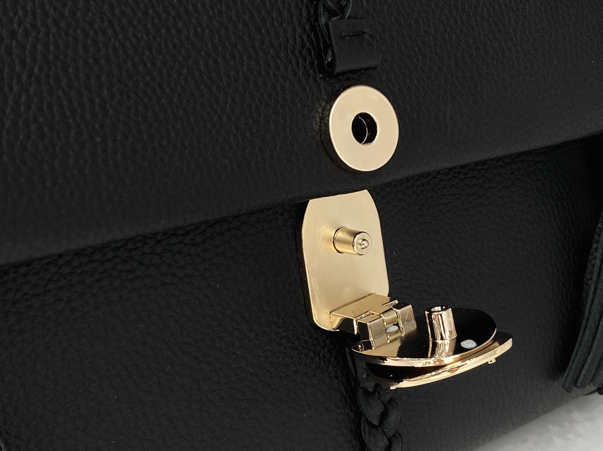 top quality knockoff Ch10e penelope medium shoulder bag in black grained calfskin