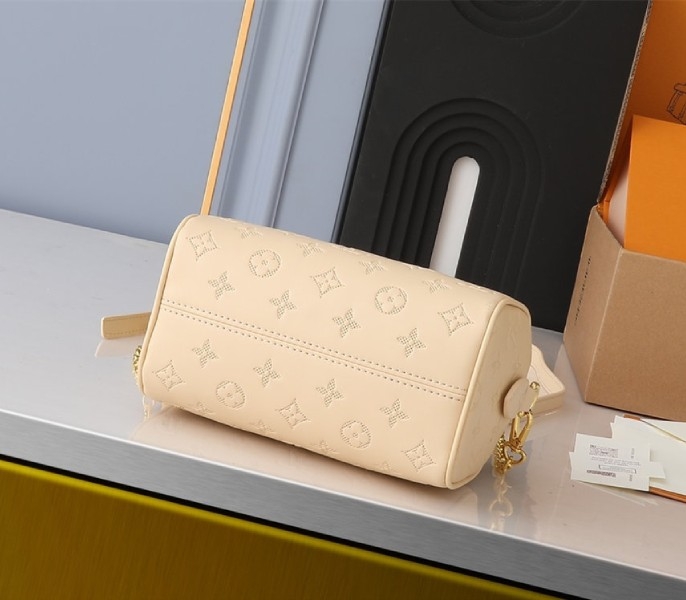 L0vis Vvtt0n Other Leathers Speedy Bandouliere 20 Handbag In Urban Yellow