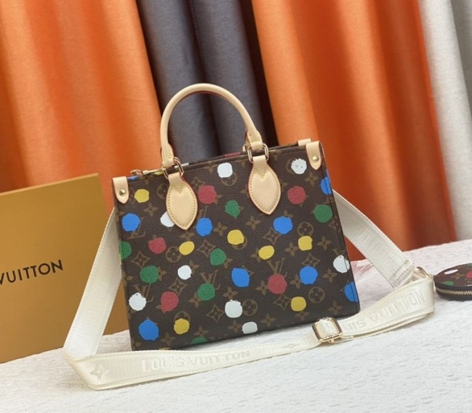L0vis Vvtt0n X YK Monogram Canvas Onthego PM Tote