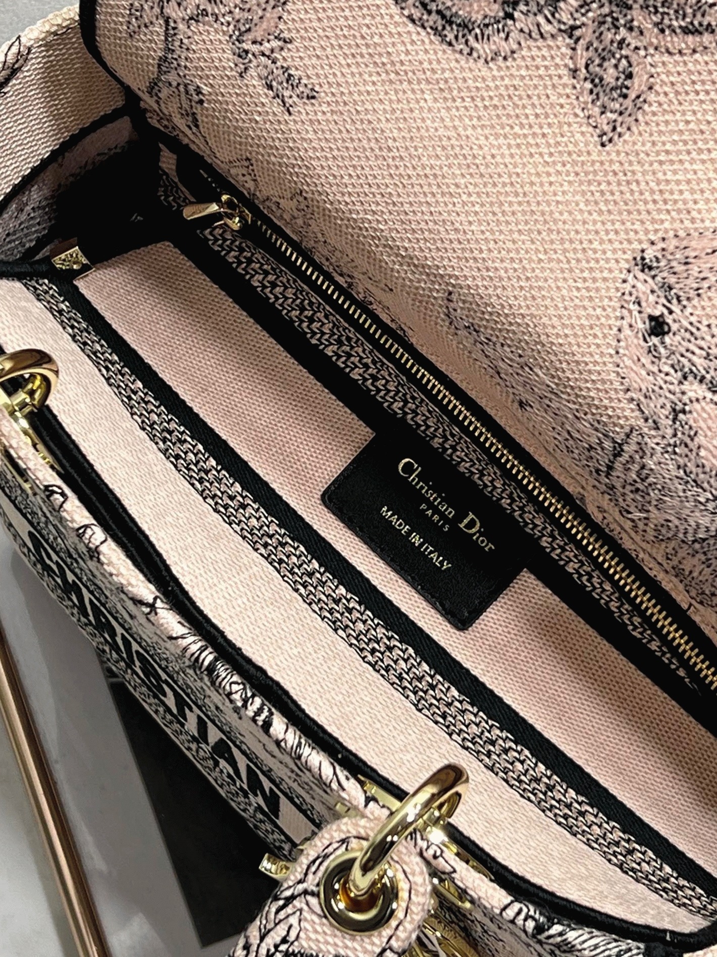 D10r Lady D-Lite Medium Bag Knockoff in Powder Jardin Botanique Embroidery