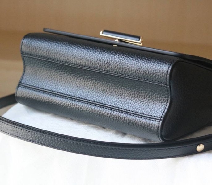 L0vis Vvtt0n Taurillon Leather Twist MM Scrunchie Handle In Black