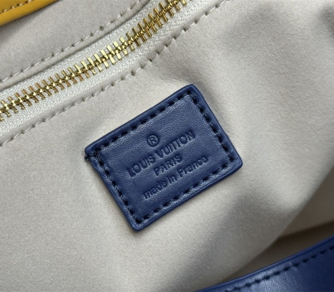 L0vis Vvtt0n Other Leathers Shopper MM Tote In Safran