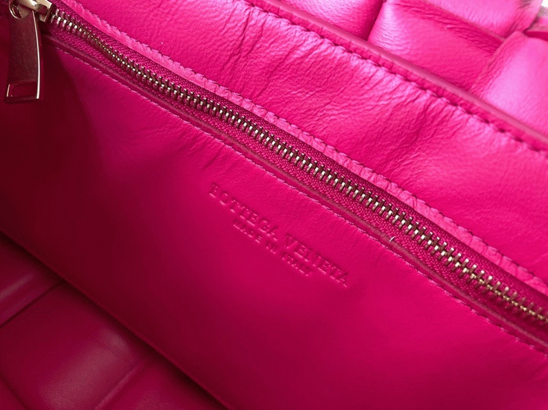 Top Quality Knockoff B0tt*ga Ven*ta Chain Cassette Bag In Lollipop