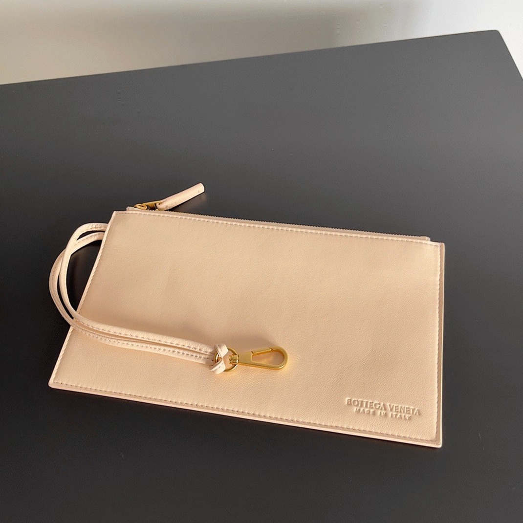 Top Quality Faux B0tt*ga Ven*ta Cabat Medium Bag In Melon Intrecciato Lambskin
