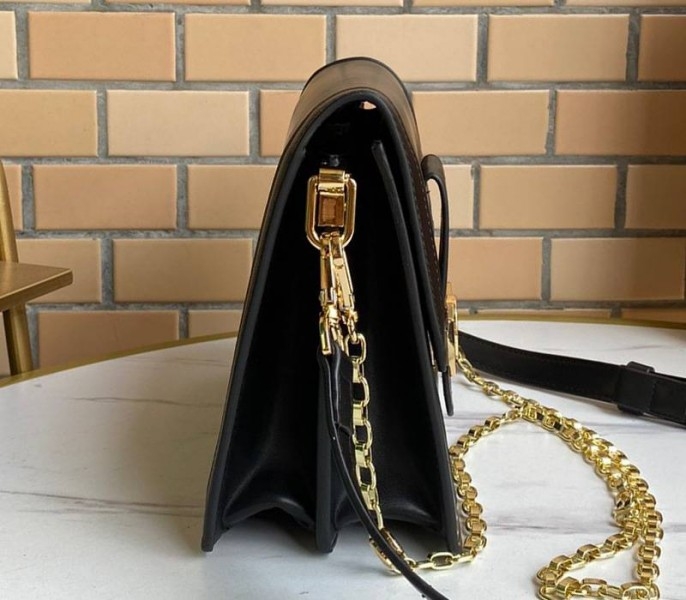 L0vis Vvtt0n Dauphine Lugano MM Bag In Black