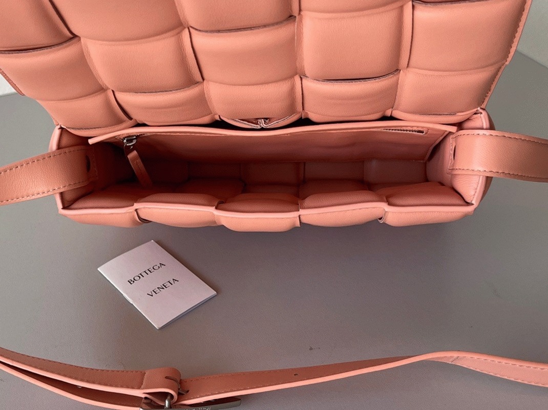 Top Quality Fake B0tt*ga Ven*ta Padded Cassette Bag In Peachy