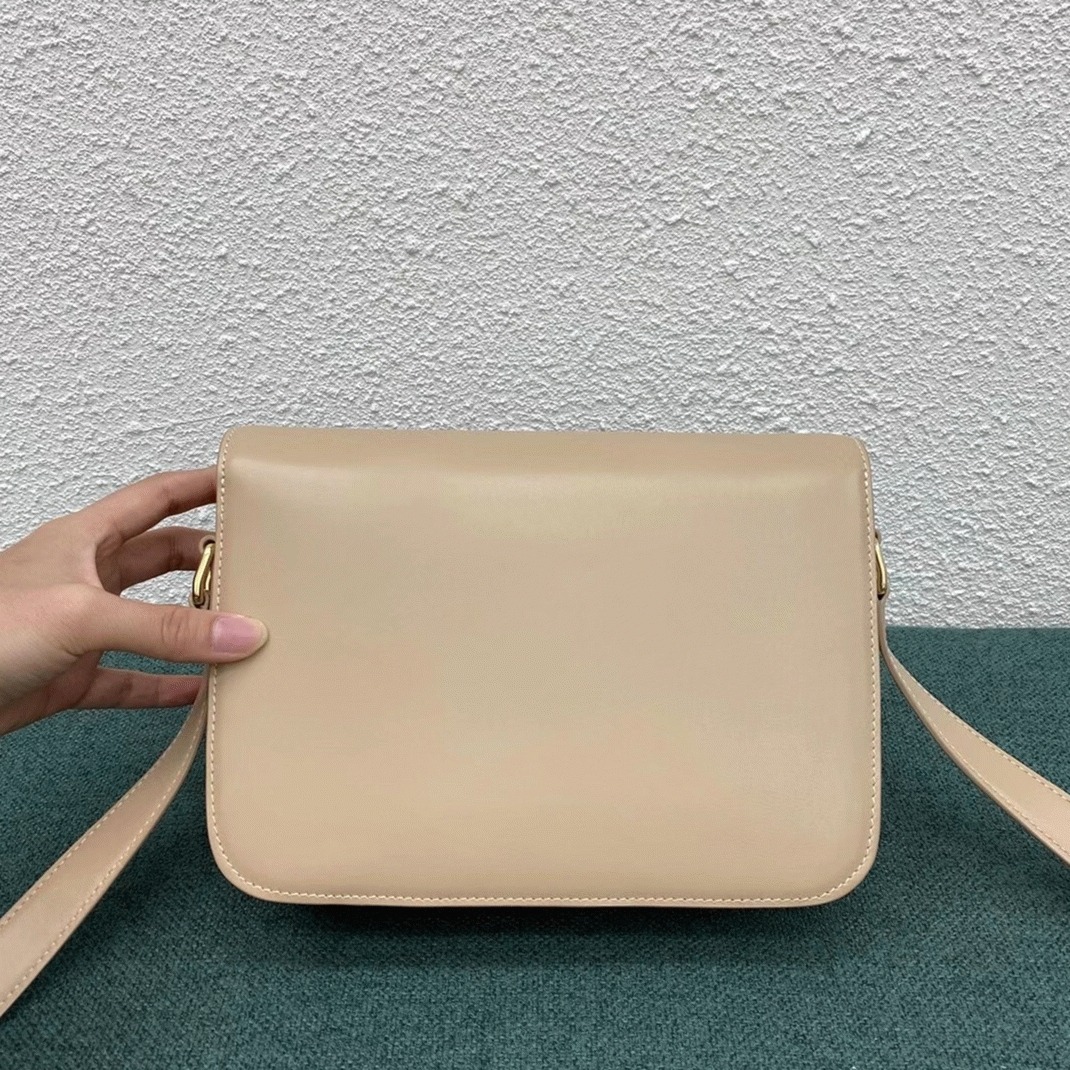 Top Quality Imitation Ce1i*e Triomphe Medium Bag In Nude