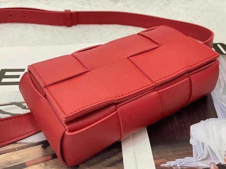 Replica B0tt*ga Ven*ta Cassette Belt Bag Red