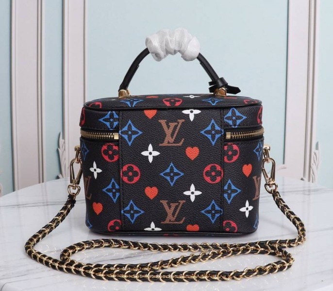L0vis Vvtt0n Game On Vanity PM Bag In Black