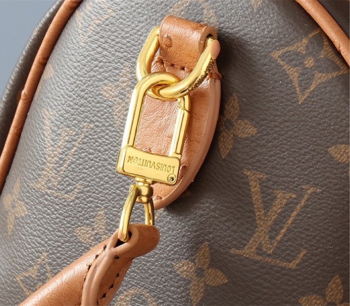L0vis Vvtt0n Monogram Canvas Soft Speedy 30 Boho Handbag In Tan