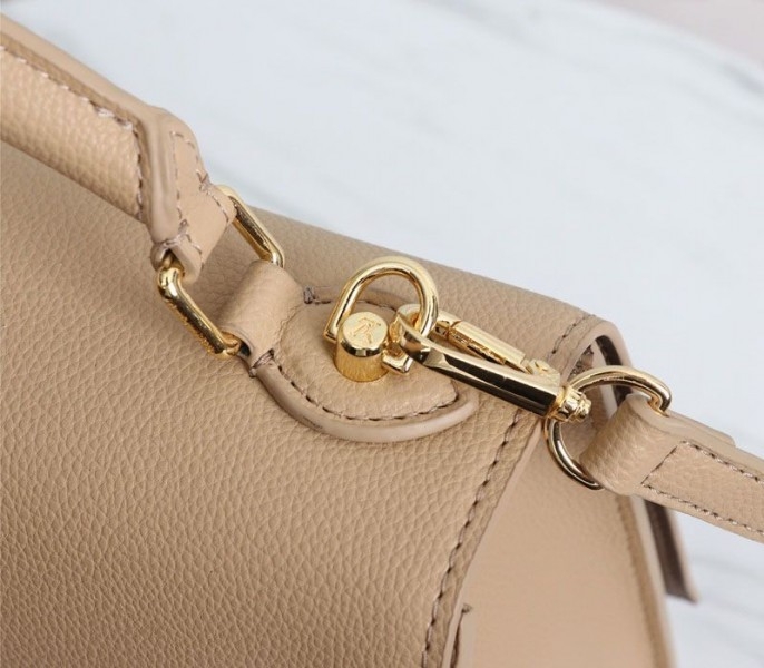 L0vis Vvtt0n Twist One Handle MM Handbag In Beige