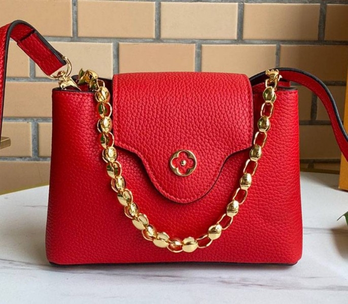 L0vis Vvtt0n Capucines Mini Chain Bag In Red