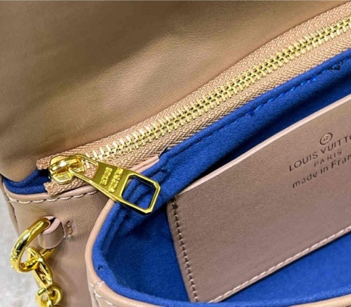 L0vis Vvtt0n Coussin Pochette In Camel