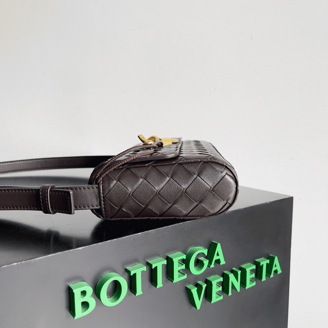 Fake B0tt*ga Ven*ta Mini Andiamo Cross-Body Bag Barolo