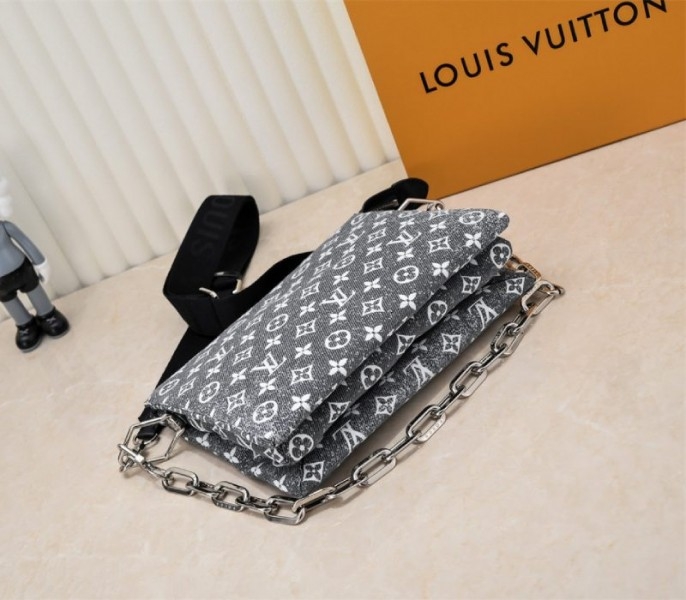 l0vis vvtt0n jacquard De*1m coussin pm bag in black