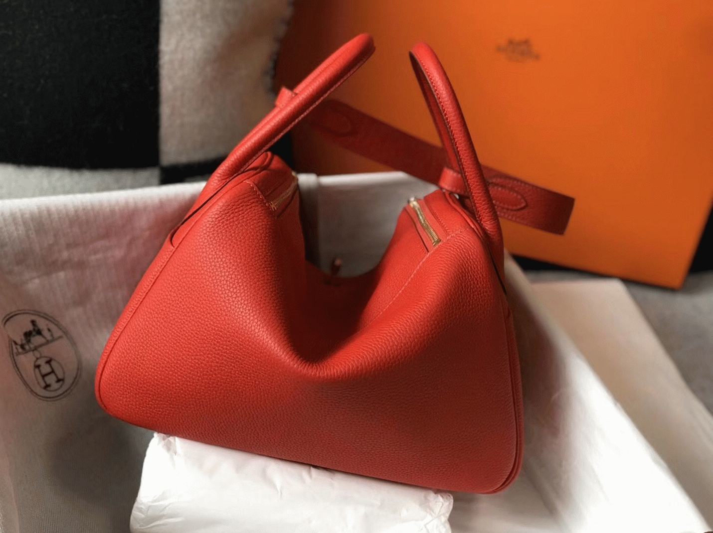 Designer replica H**me5 Lindy 30cm bag in red shade