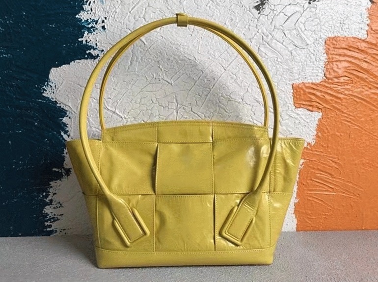 Top Quality Fake B0tt*ga Ven*ta Arco Medium Bag In Yellow Intrecciato Leather