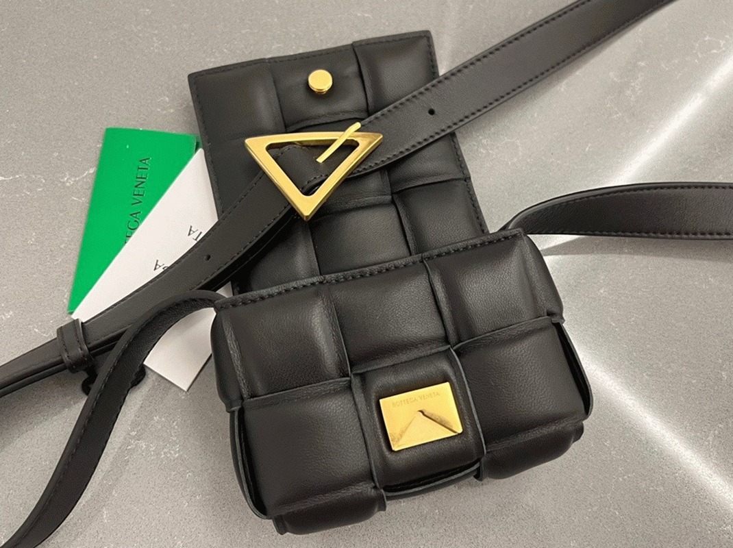 Top Quality Replica B0tt*ga Ven*ta Candy Padded Cassette Bag In Black