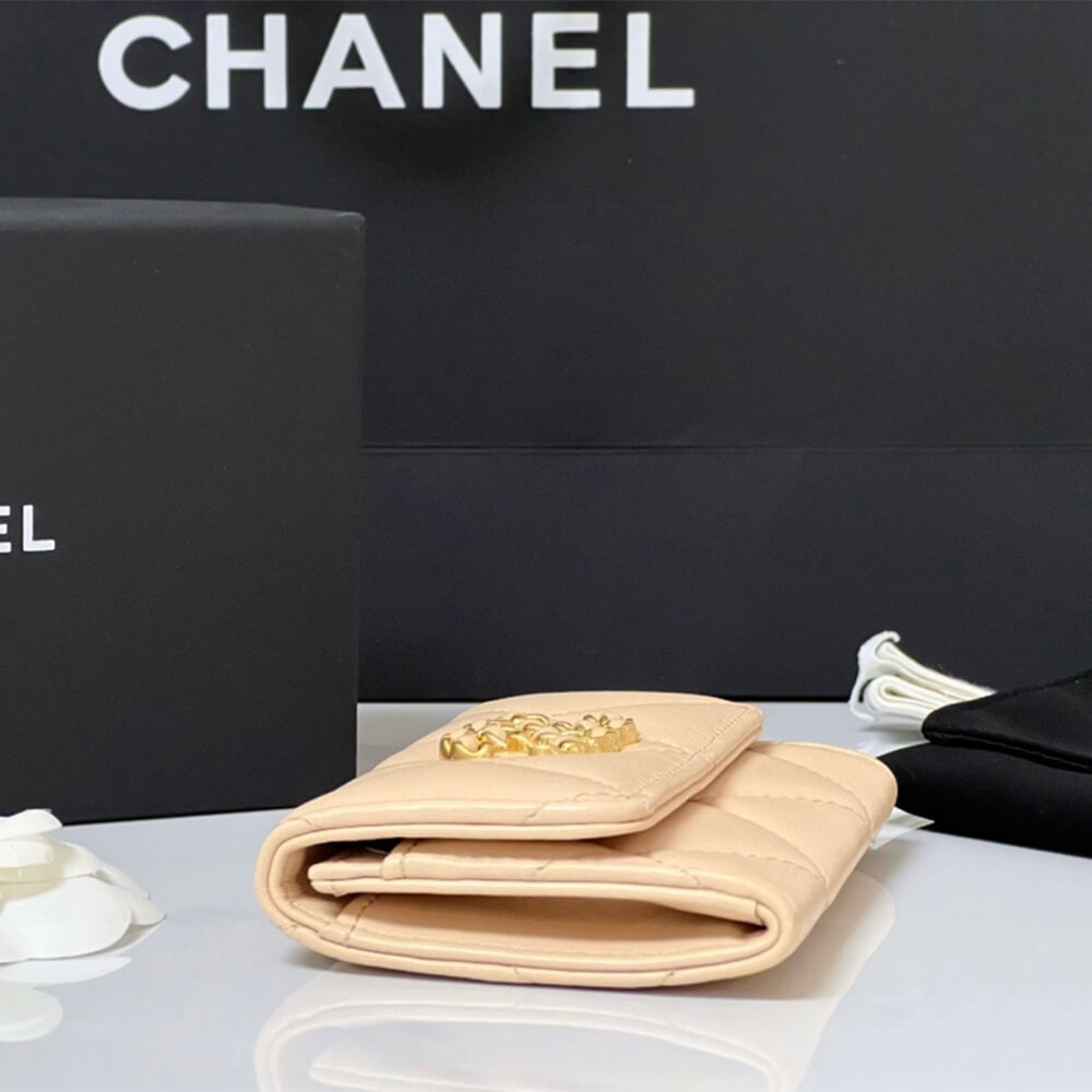 Ch**el 19 flap card holder