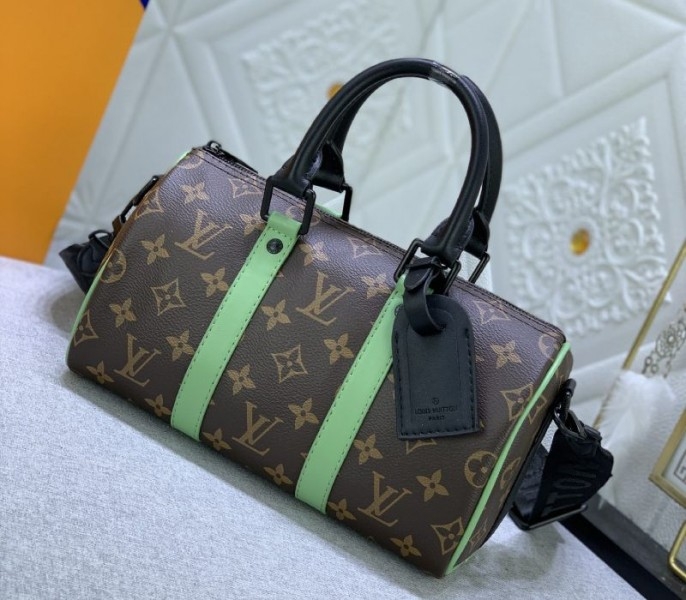 L0vis Vvtt0n Monogram Macassar Canvas Keepall Bandouliere 25 In Minty Green
