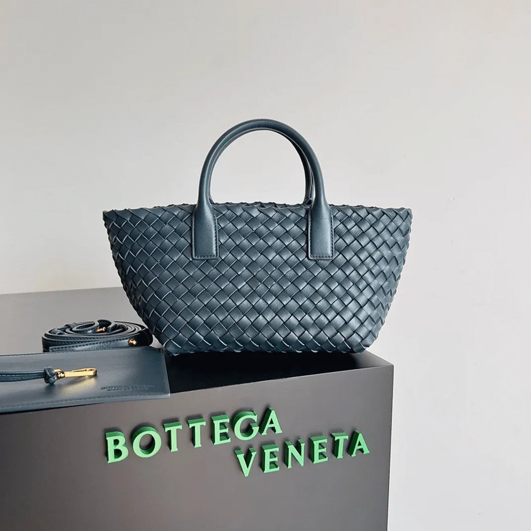 Top Quality Fake B0tt*ga Ven*ta Cabat Mini Bag In Navy Blue Intrecciato Lambskin
