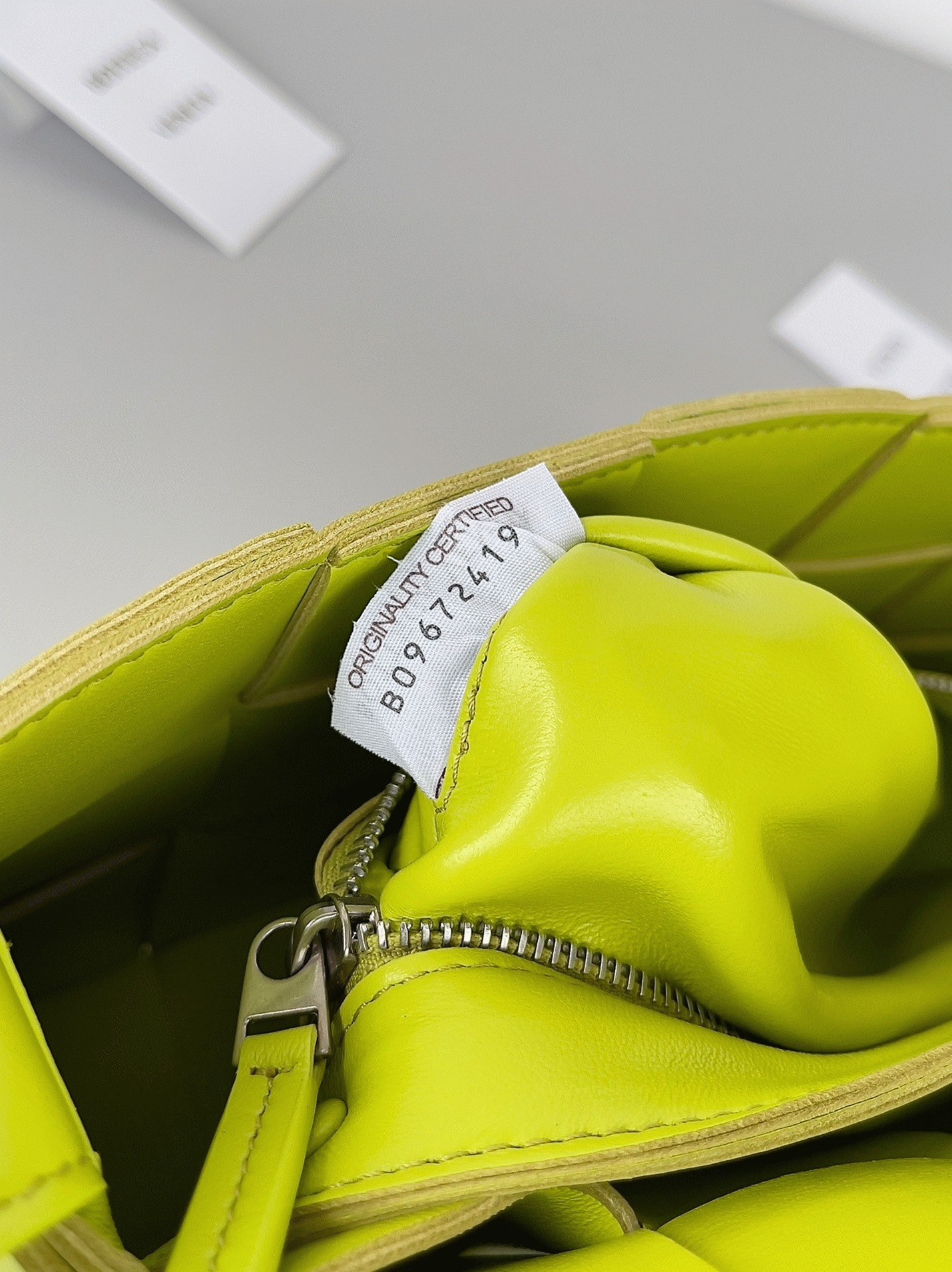 Top Quality Replica B0tt*ga Ven*ta Cassett Bag In Acid Kiwi