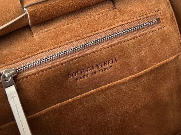 Top Quality Replica B0tt*ga Ven*ta Arco Small Bag In White Intrecciato Leather