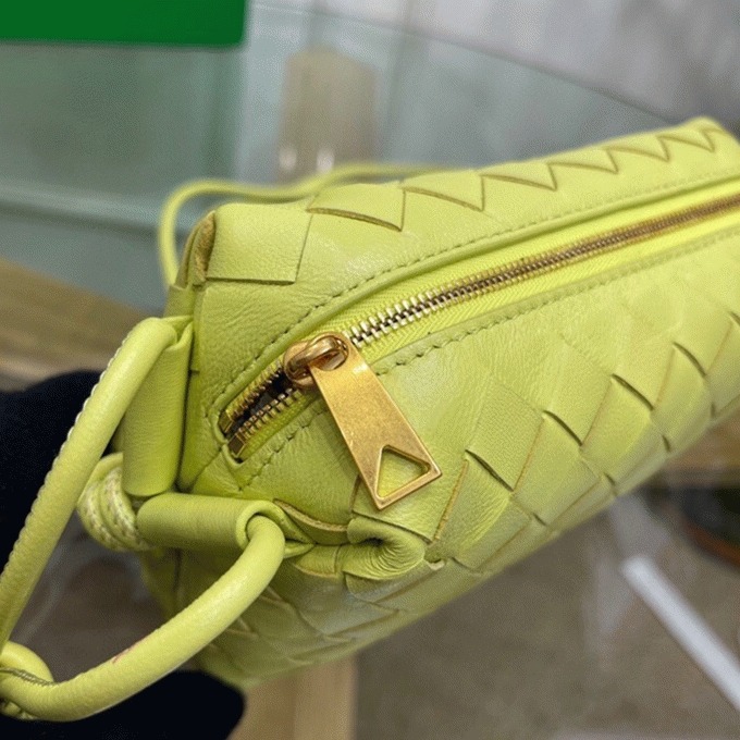 Knockoff B0tt*ga Ven*ta Loop Small Bag Lantern