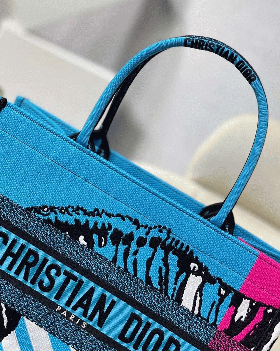 D10r Medium Book Tote Bag Fake in Blue D-Jungle Pop Embroidery