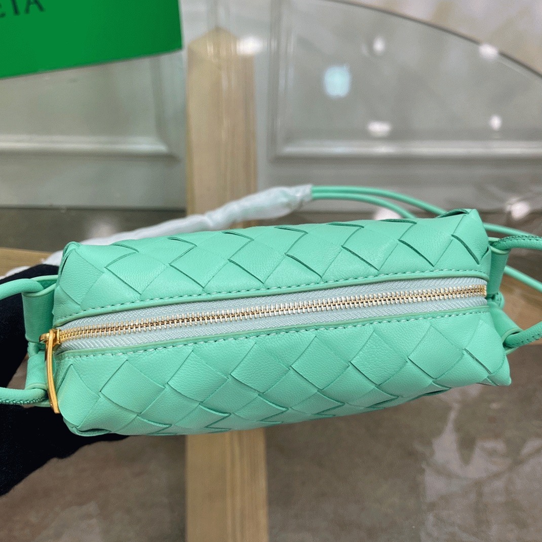 Replica B0tt*ga Ven*ta Loop Mini Bag Fountain